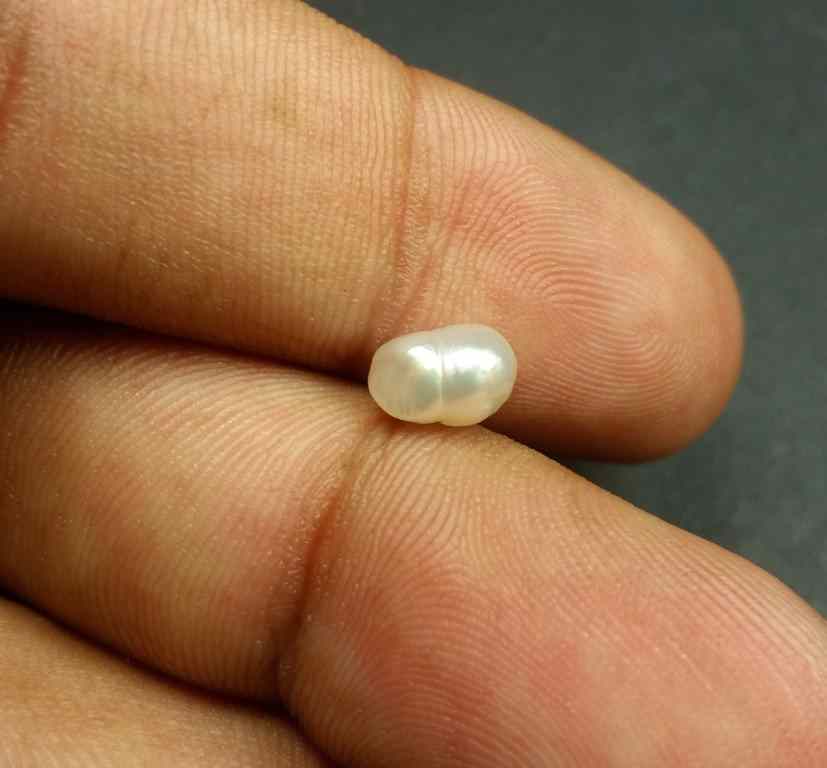 1.37 Carats Basra Pearl 7.19 x 5.13 x 4.90 mm