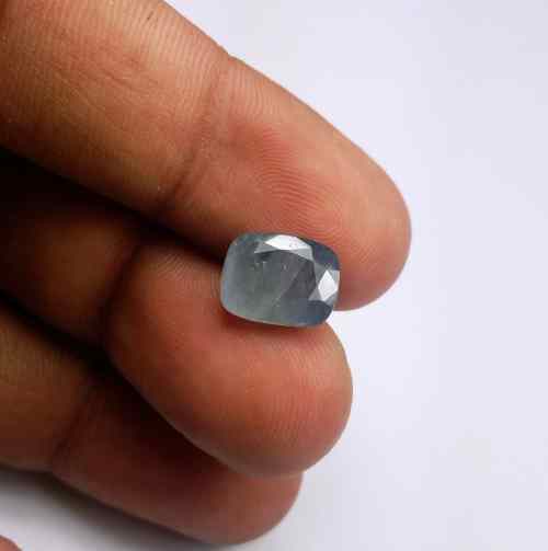 4.86 Carats Ceylon Blue Sapphire 10.45 x 8.24 x 4.95 mm