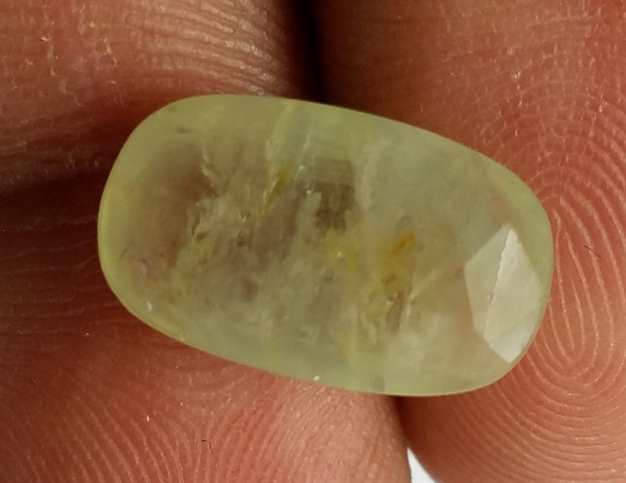 5.88 Carats Yellowish Green Sapphire 13.65 x 8.30 x 4.61 mm