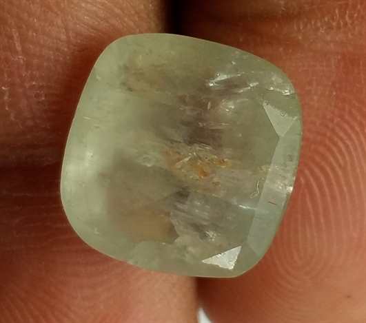 9.49 Carats Yellowish Green Sapphire 11.80 x 11.20 x 6.55 mm