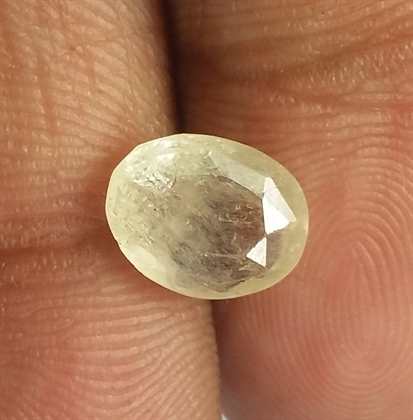 2.63 Carats Light Yellow Sapphire 8.95 x 6.92 x 4.32 mm