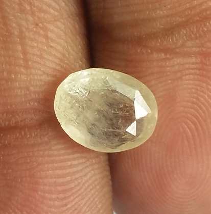2.63 Carats Light Yellow Sapphire 8.95 x 6.92 x 4.32 mm
