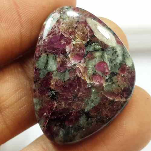 29.9 Carats Natural Eudialyte 28.09 x 22.52 x 4.75 mm