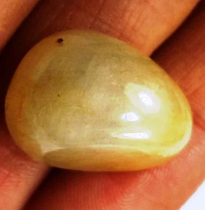 31.55 Carats Yellow Cabs Sapphire 19.36 x 12.58 x 11.49 mm