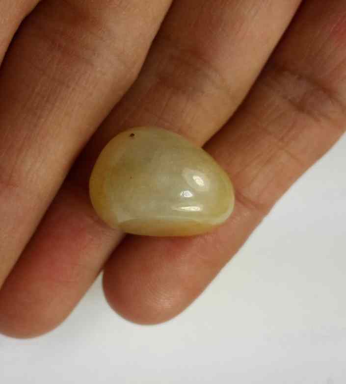 31.55 Carats Yellow Cabs Sapphire 19.36 x 12.58 x 11.49 mm