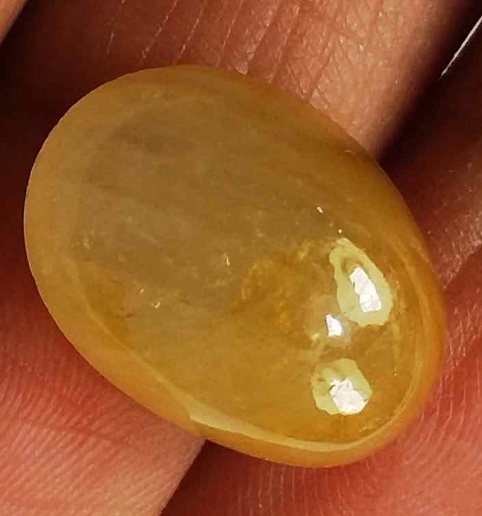 13.48 Carats Yellow Cabs Sapphire 15.31 x 11.40 x 7.61 mm