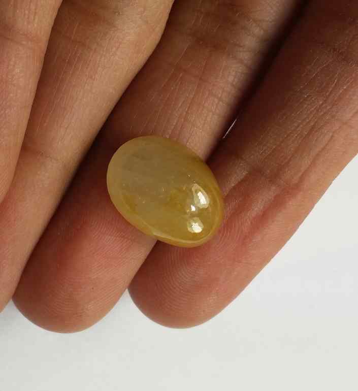 13.48 Carats Yellow Cabs Sapphire 15.31 x 11.40 x 7.61 mm