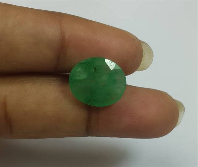 1.93 Carats Colombian Emerald 9.39 x 7.94 x 3.79 mm