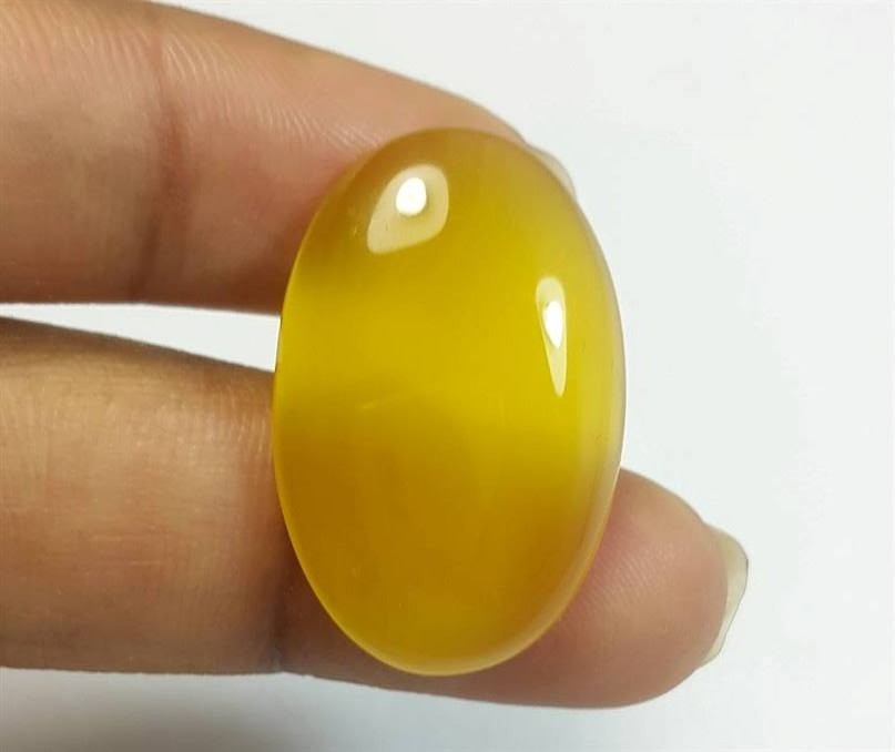 16.21 Carats Yellow Chalcedony 25.49 x 16.44 x 4.77 mm