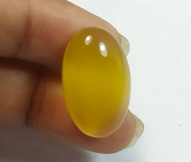 13.69 Carats Yellow Chalcedony 20.94 x 12.74 x 6.23 mm