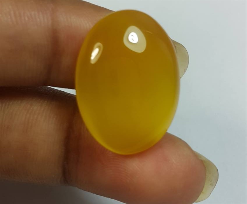 13.67 Carats Yellow Chalcedony 21.09 x 15.55 x 5.38 mm