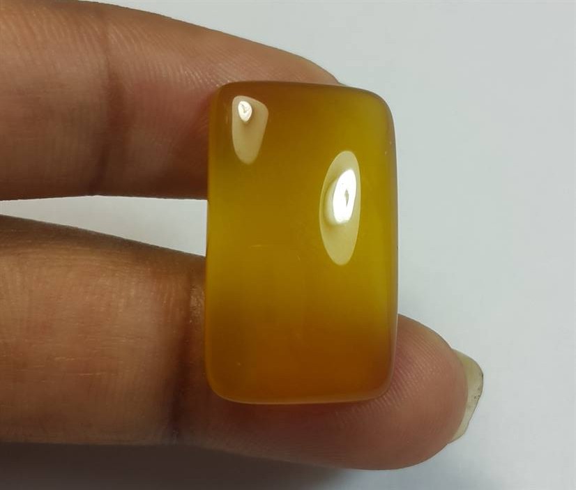 15.87 Carats Yellow Chalcedony 23.27 x 13.98 x 5.09 mm