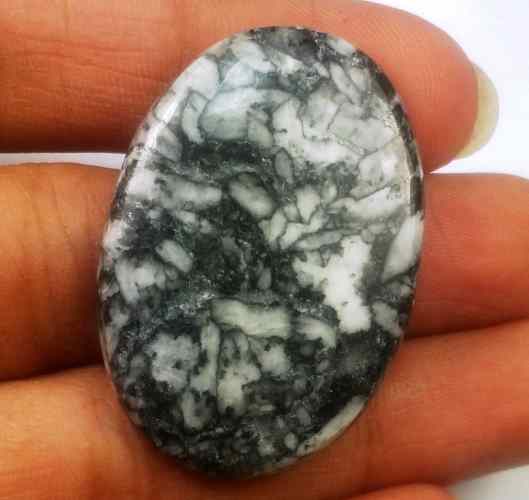 43.17 Carats Pinolith 35.89 X 24.82 X 4.89 mm