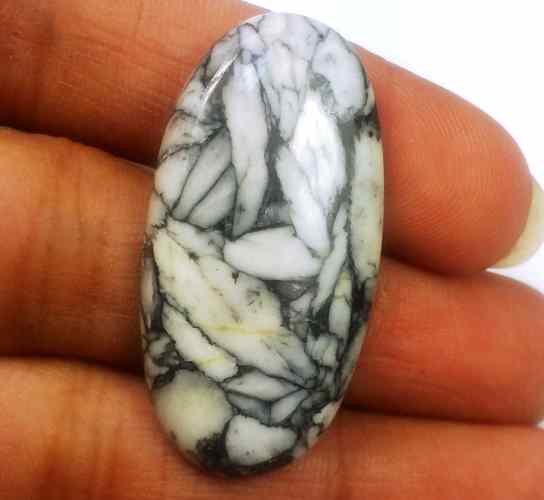 28.52 Carats Pinolith 35.12 X 17.98 X 4.95 mm