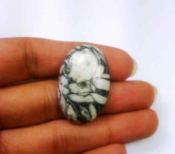 28.37 Carats Pinolith 30.54 X 20.22 X 5.21 mm
