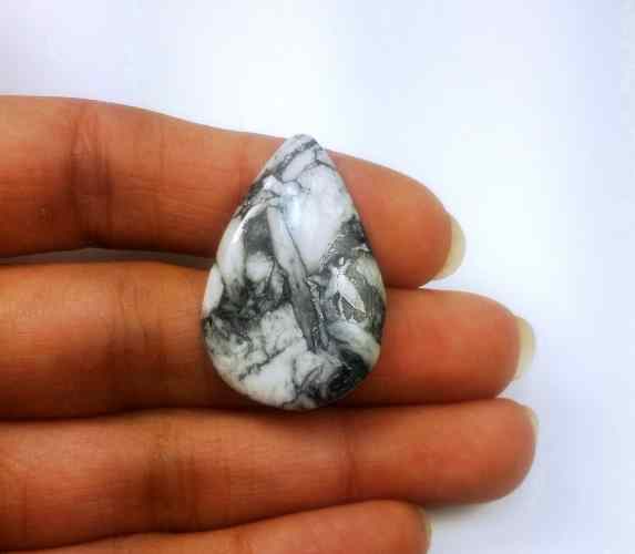 17.25 Carats Pinolith 30.26 X 19.65 X 3.64 mm