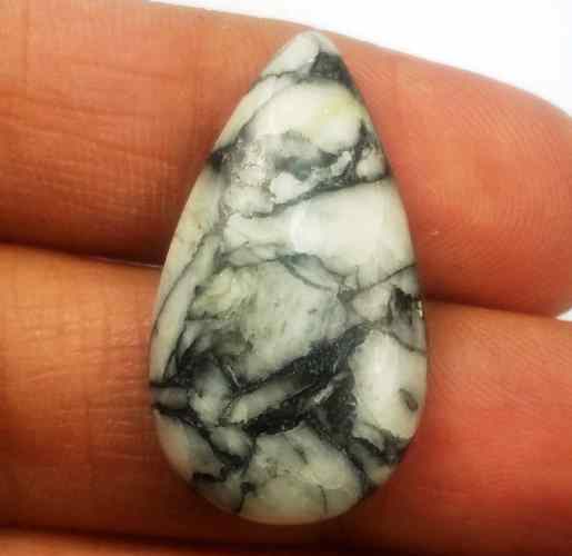 15.47 Carats Pinolith 26.47 X 14.85 X 4.60 mm