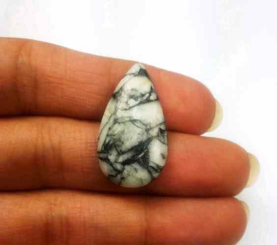 15.47 Carats Pinolith 26.47 X 14.85 X 4.60 mm