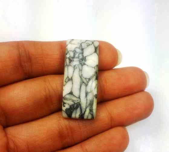 21.37 Carats Pinolith 32.90 X 14.12 X 3.94 mm