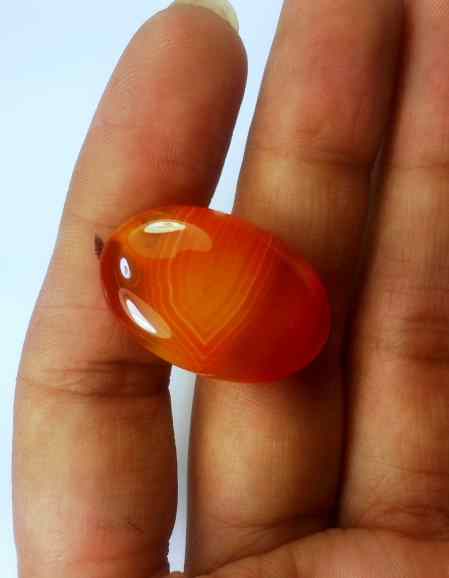 19.22 Carats Banded Agate 25.50 X 17.04 X 5.65 mm