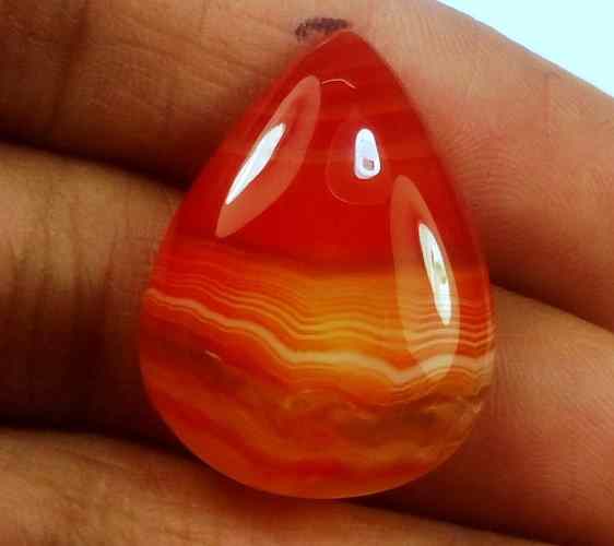 20.22 Carats Banded Agate 25.01 X 18.84 X 5.64 mm