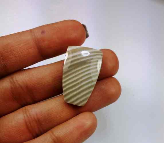 16.62 Carats Striped Flint 25.02 X 16.01 X 4.62 mm