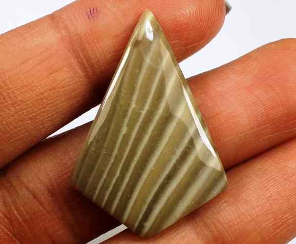 14.35 Carats Striped Flint 30.66 X 19.69 X 3.86 mm