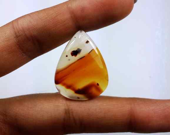 20.40 Carats Montana Agate 27.89 X 21.66 X 4.72 mm