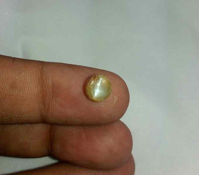 2.51 Carats Chrysoberyl Cat's Eye 7.10 x 6.98 x 4.97 mm