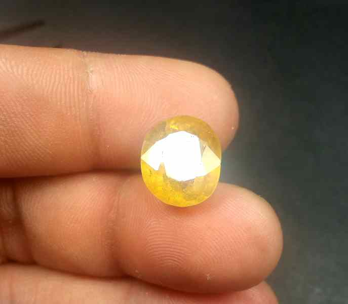 10.45 Carats African Yellow Sapphire 13.33 x 1.37 x 6.95 mm