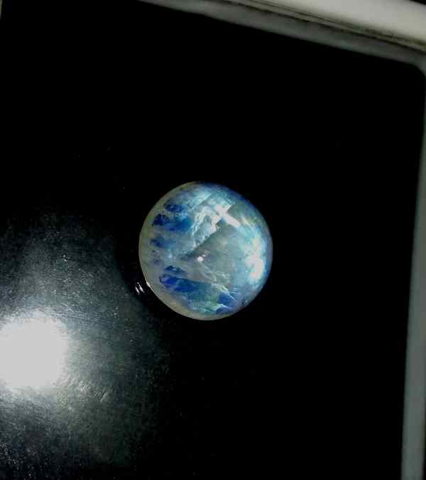 11.87 Carats Ceylon Moonstone 14.98 x 14.96 x 7.25 mm