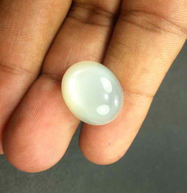 14.59 Carats Ceylon Moonstone 19.21 x 15.87 x 6.82 mm