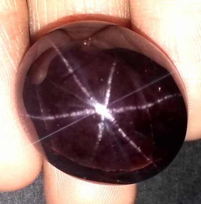 69.82 Carats Star Garnet 23.30 x 20.00 x 13.25 mm