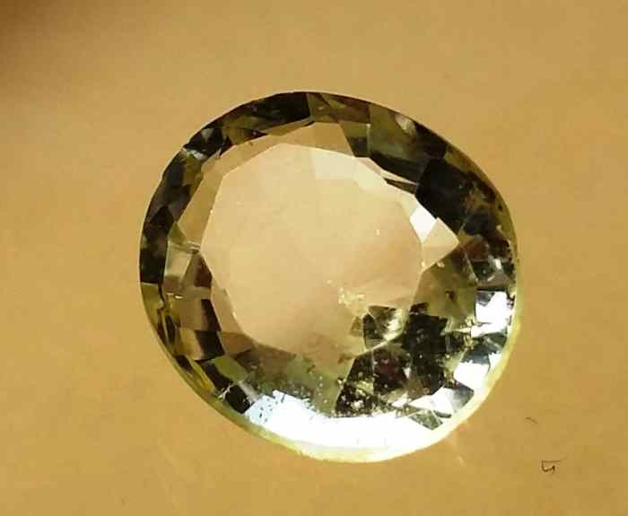 2.68 Carats Topaz 9.23 x 7.93 x 4.45 mm