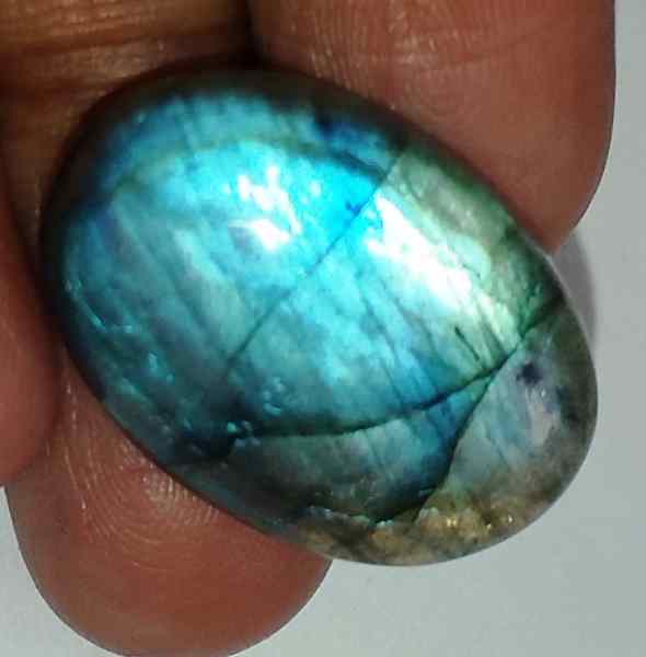18.45 Carats Labradorite 22.32 x 15.95 x 6.36 mm
