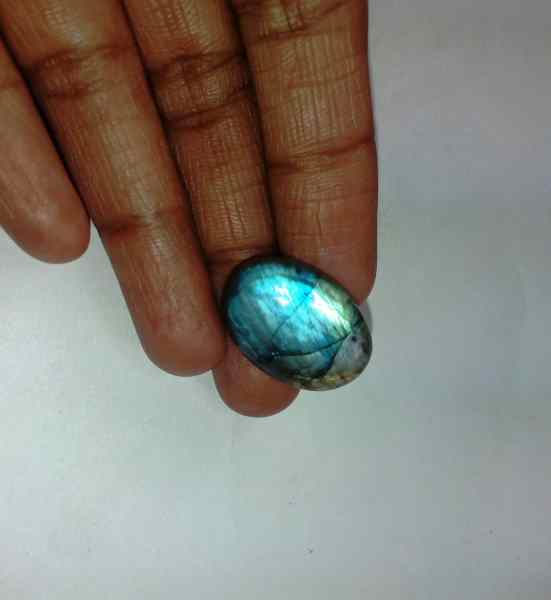 18.45 Carats Labradorite 22.32 x 15.95 x 6.36 mm