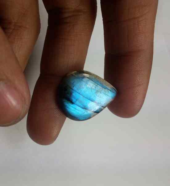 11.8 Carats Labradorite 20.14 x 16.14 x 5.14 mm