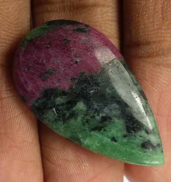 21.6 Carats Ruby Zoisite 29.77 x 17.18 x 4.38 mm