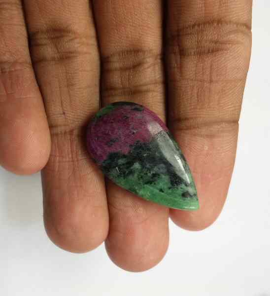 21.6 Carats Ruby Zoisite 29.77 x 17.18 x 4.38 mm