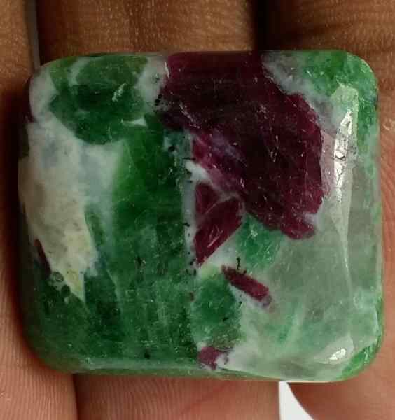 33.85 Carats Ruby Zoisite 22.64 x 20.29 x 6.34 mm