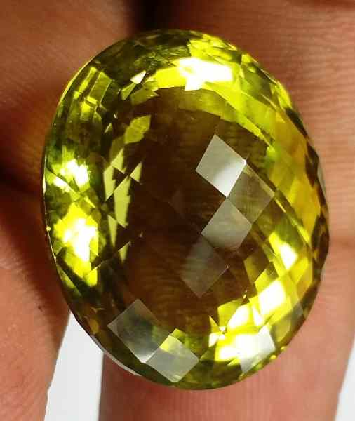 37 Carats Lemon Quartz 21.93 x 18.54 x 15.15 mm