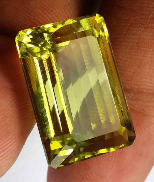 28.2 Carats Lemon Quartz 20.60 x 14.43 x 11.60 mm