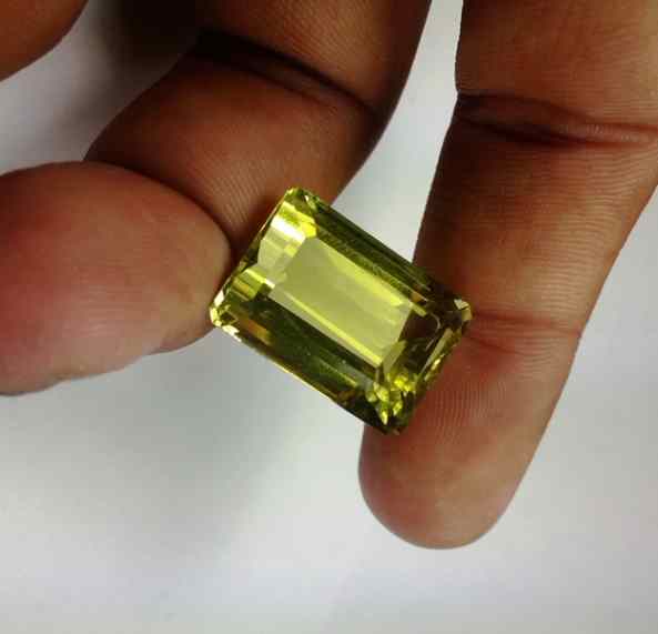 28.2 Carats Lemon Quartz 20.60 x 14.43 x 11.60 mm