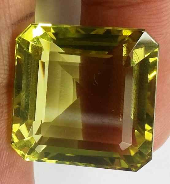 31.4 Carats Lemon Quartz 17.46 x 17.04 x 13.53 mm