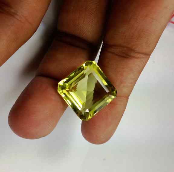31.4 Carats Lemon Quartz 17.46 x 17.04 x 13.53 mm