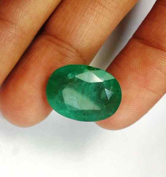 11.77 Carats Green Columbian Emerald 15.46 x 11.08 x 5.71 mm