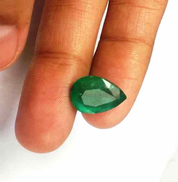 4.87 Carats Green Columbian Emerald 13.55 x 9.52 x 6.60 mm