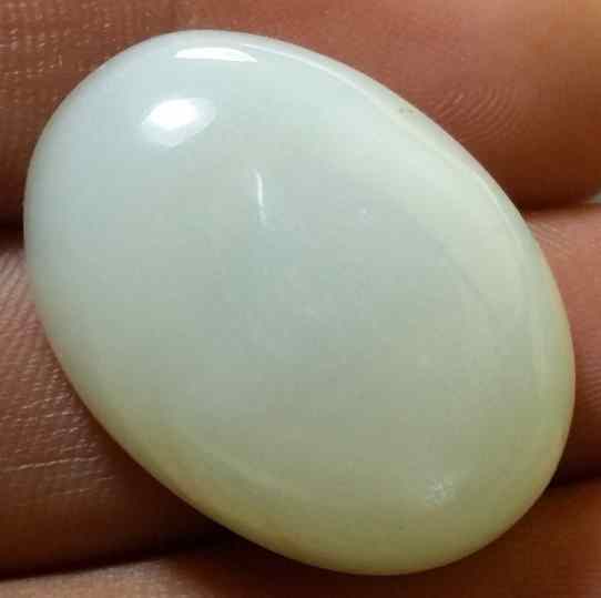 27.45 Carats Moonstone 25.76 x 19.19 x 7.16 mm