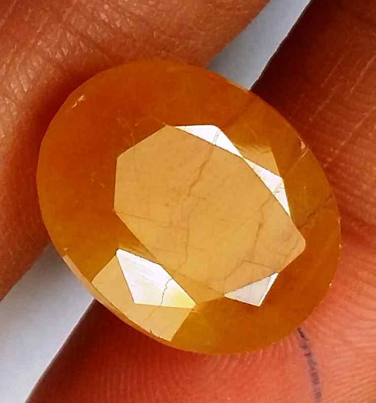 16 Carats Yellow Sapphire 16.39 x 13.65 x 5.78 mm