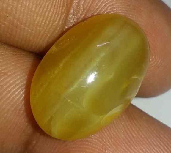 14.07 Carats Kanak Khet Chrysoberyl Cat's Eye 19.63 x 13.23 x 9.40 mm